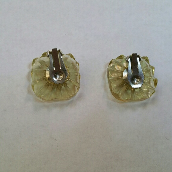 Vintage lucite w/ AB rhinestones clip on earrings - Picture 4 of 4